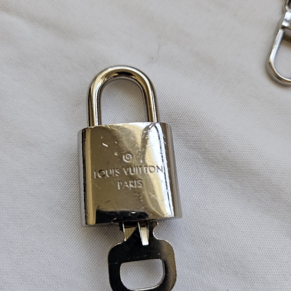 $700 Louis Vuitton Silver Padlock Lock & Key Full Inclusion - Picture 7 of 10